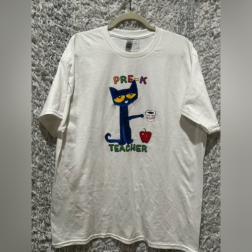PETE THE CAT, White Pre-K Teacher Graphic T-Shirt MEN SIZE XL: